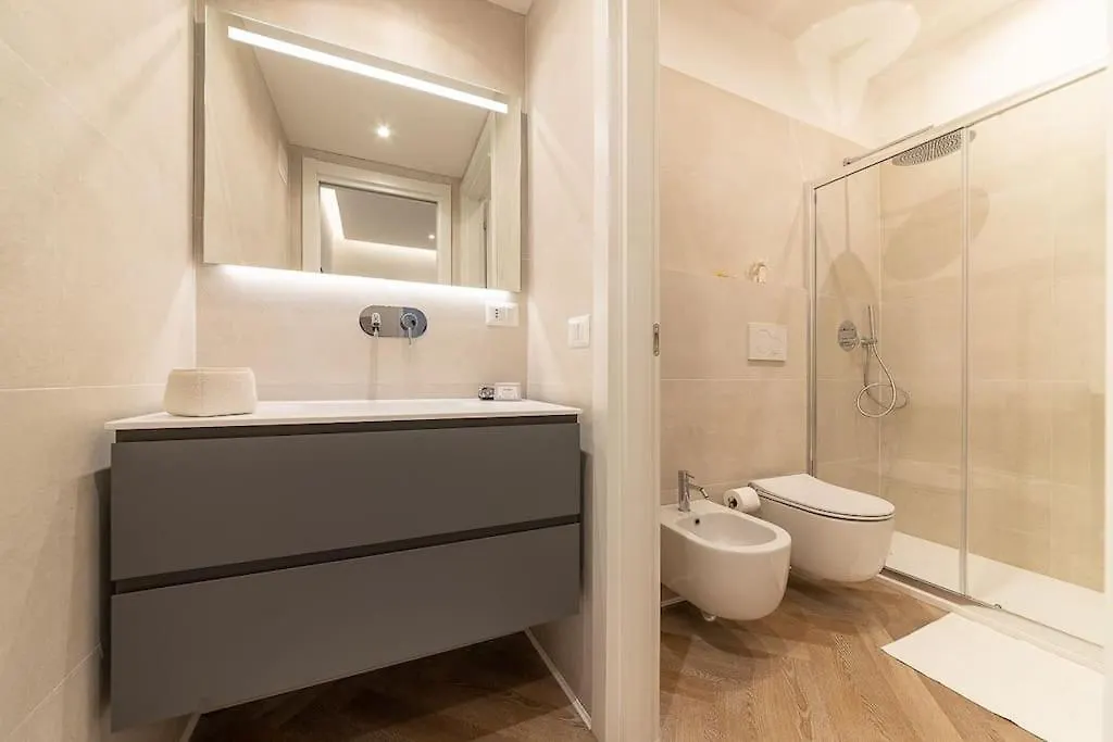 Nuovissimo Appartamento Luxury, Centro Milan 0*,